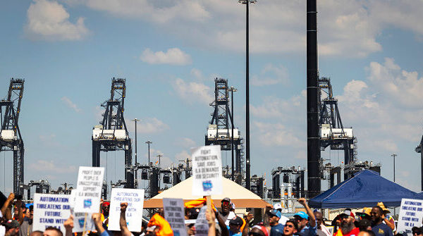 Longshoremen Pause Strike Until Jan. 15, Throw Kamala Harris a Lifeline