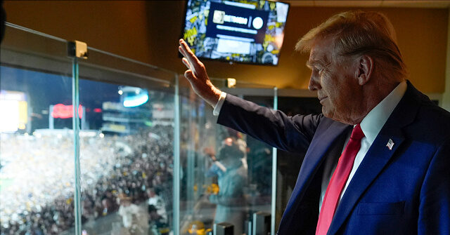 Trump Welcomed at Steelers Game to Thunderous Chants of 'USA, USA!'