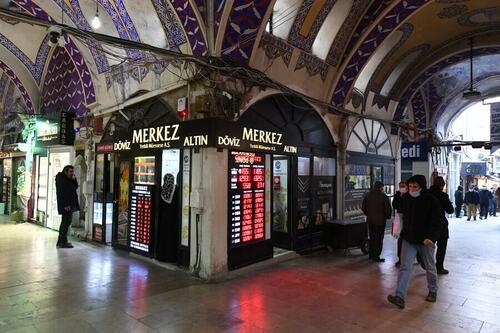 Istanbul’s Grand Bazaar Rocked By Fears Over Fake $50 And $100 Bills