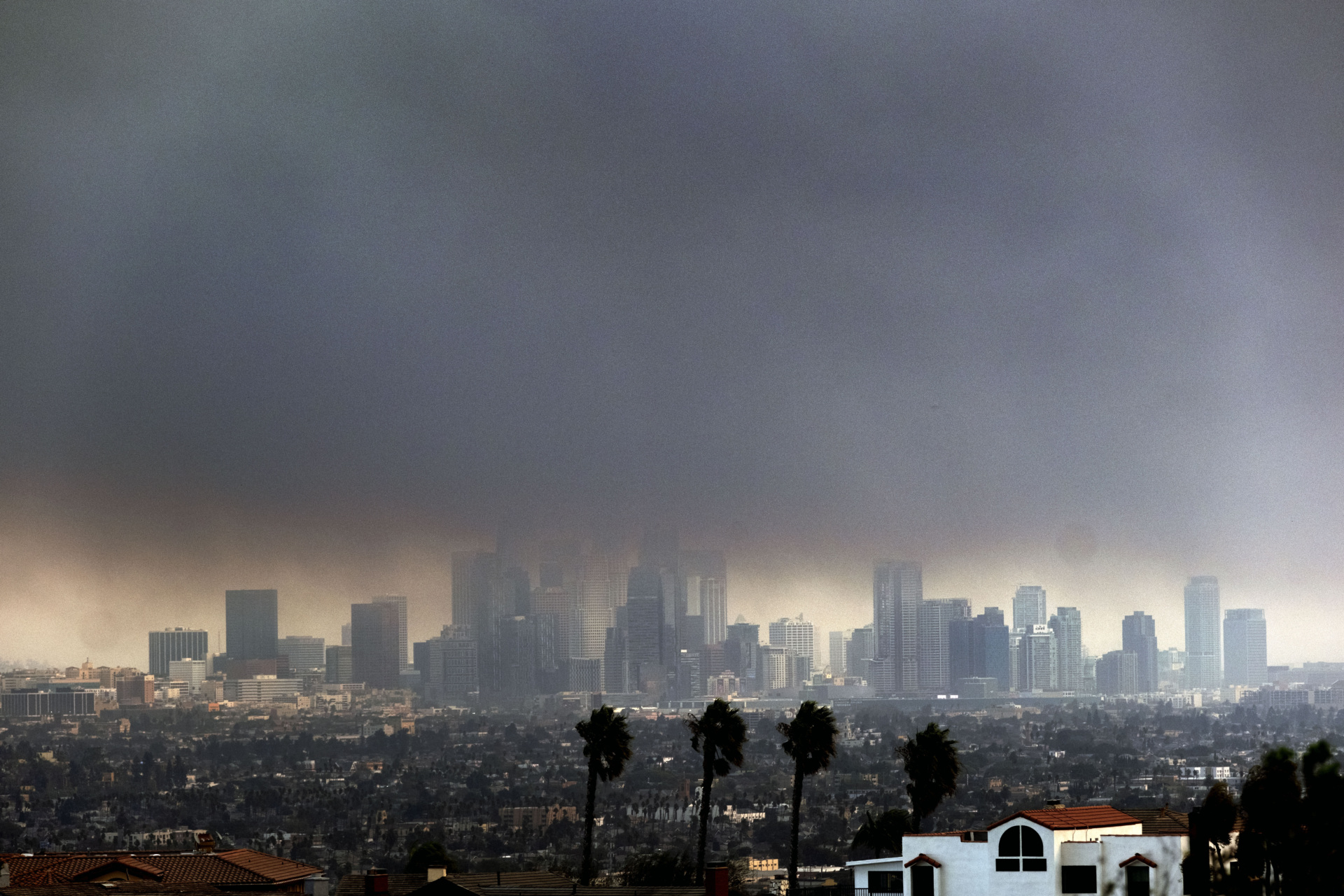 Live Updates: 5 Simultaneous Wildfires Wreak Havoc on Los Angeles -- 1,000 Structures Destroyed, 2 Deaths Confirmed