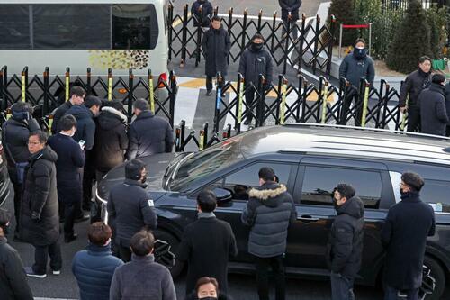 Thousands Of South Korean Police Attempt To Raid President Yoon's Residence: Who's In Charge?